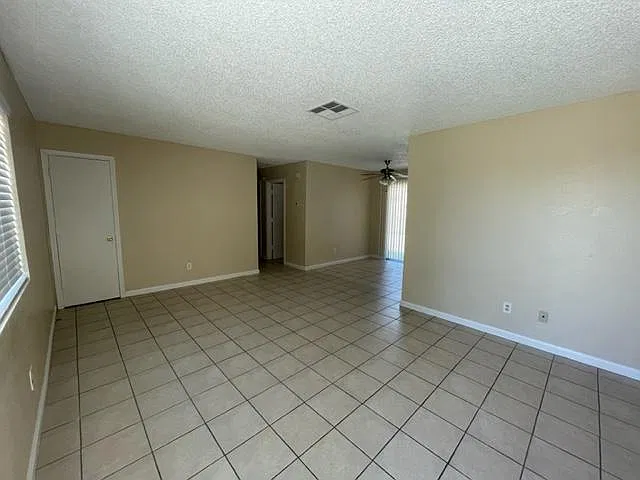 2 bed, 770 sqft, $1,300 — Photo 3