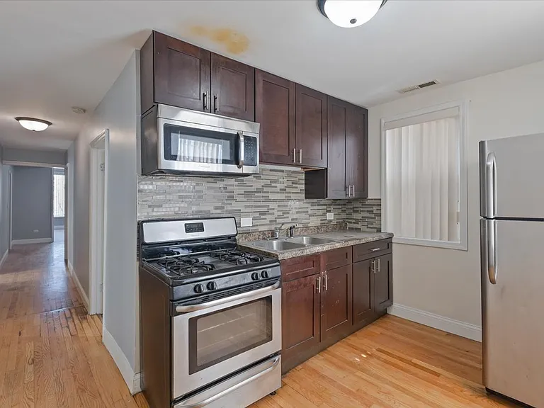 4211 W Gladys Ave #2 — Photo 12