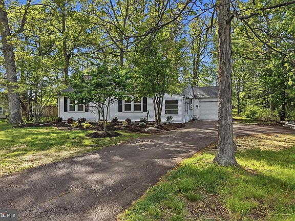 3rd image of 1306 W Orvilla Rd