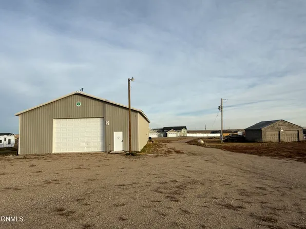 Cherry St NW, Williston, ND 58801