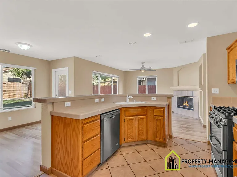 10118 Hampton Oak Dr — Photo 39