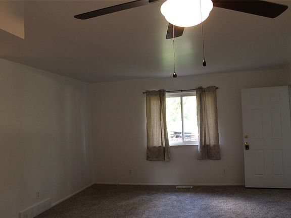 4th image of 37 Maplecrest Dr