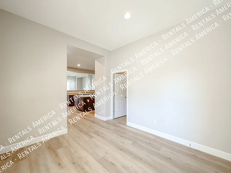 18676 E Braeburn Ln — Photo 23