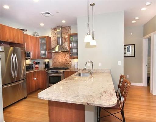 4th image of 152 Old Colony Ave Unit 18