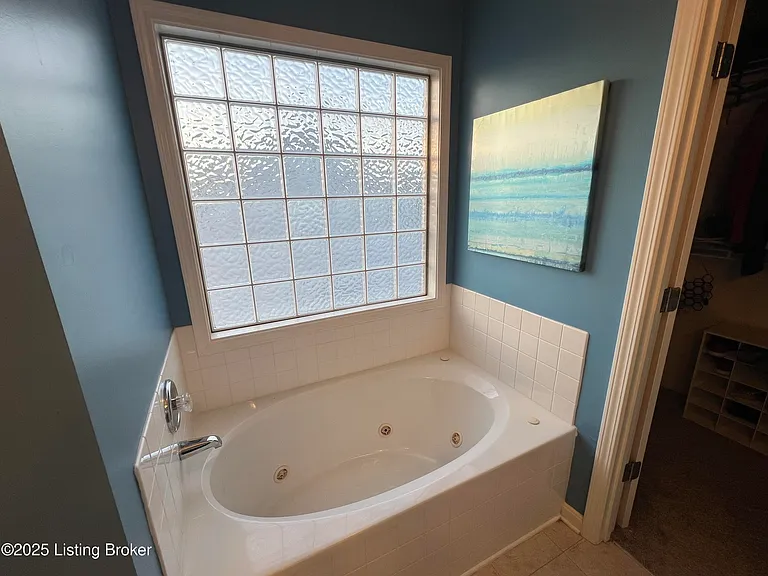 9216 Newbury Ct — Photo 11