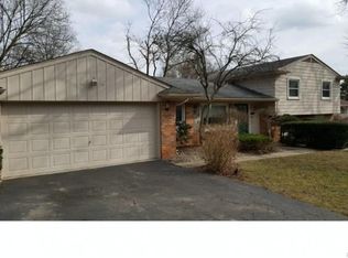 6855 Spruce Dr, Bloomfield Hills, MI 48301