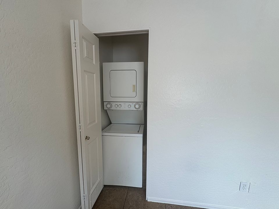 Stacked Washer Dryer In Unit
