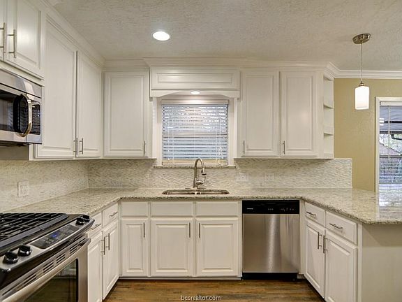 5th image of 1901 Langford St