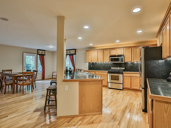 5th image of 9131 225th Way NE
