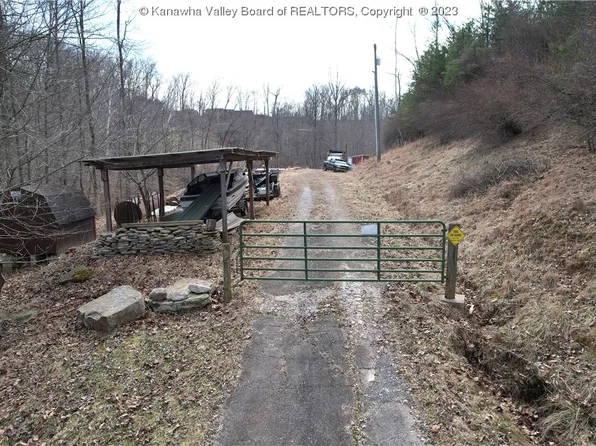 55 Cody Dr, Poca, WV 25159