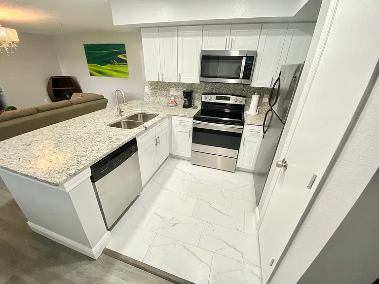 7330 Westpointe Blvd #415 — Photo 8
