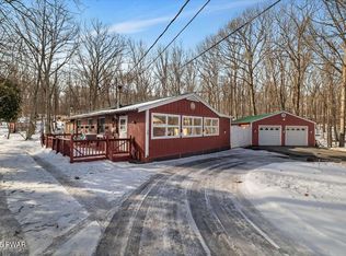 810 Buckhorn Ct, Hawley, PA 18428