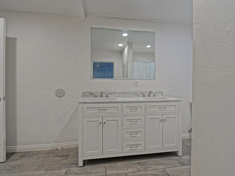 4541 W 172nd St #1A — Photo 6