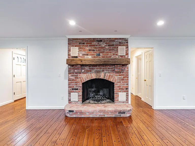 1241 Halladay Ave W — Photo 10