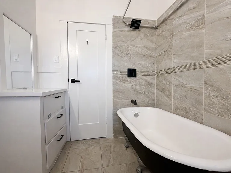 623 E Broadway #5 — Photo 28