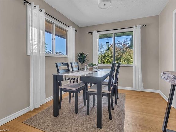 5th image of 240 Elliott St