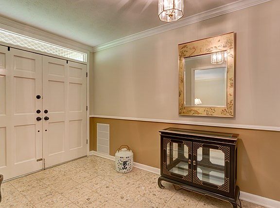 5th image of 1510 Robinhood Ln