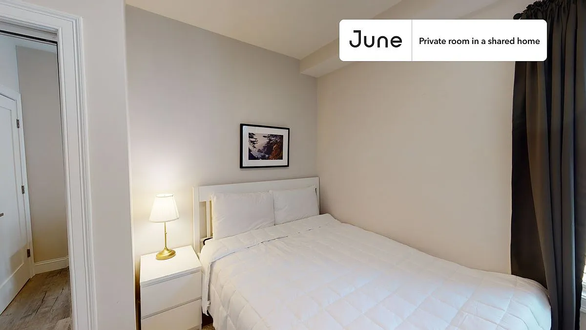 Queen bedroom in 5 bed/2 bath home in JFK/UMass #977 C — Photo 2