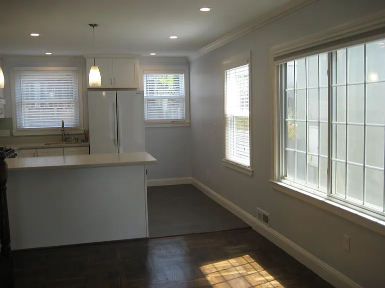 77 Forest Grove Dr — Photo 5