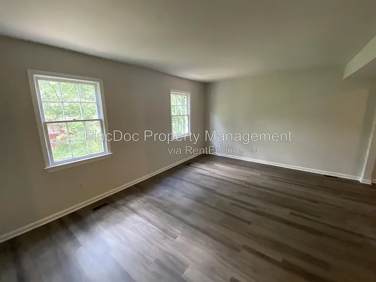130 Janney Ct — Photo 9