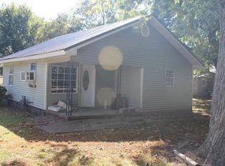 716 West St, Gleason, TN 38229