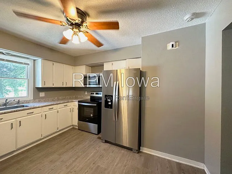 1318 SW Lynn Dr — Photo 2