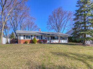 20 Pleasant St, Hoffman Estates, IL 60169