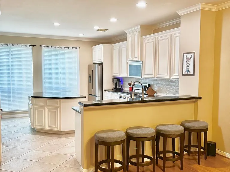 1310 W Webster St — Photo 12