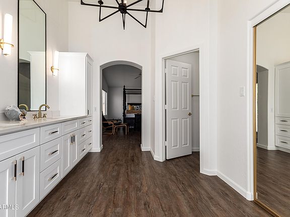 5th image of 744 W ESTRELLA Drive