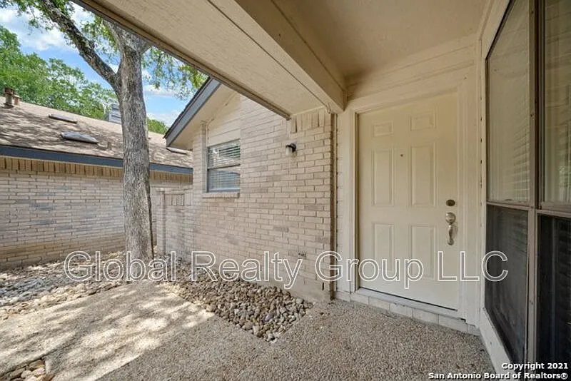 2 bed, 2.0 bath, 1510 sqft, $1,695 — Photo 2