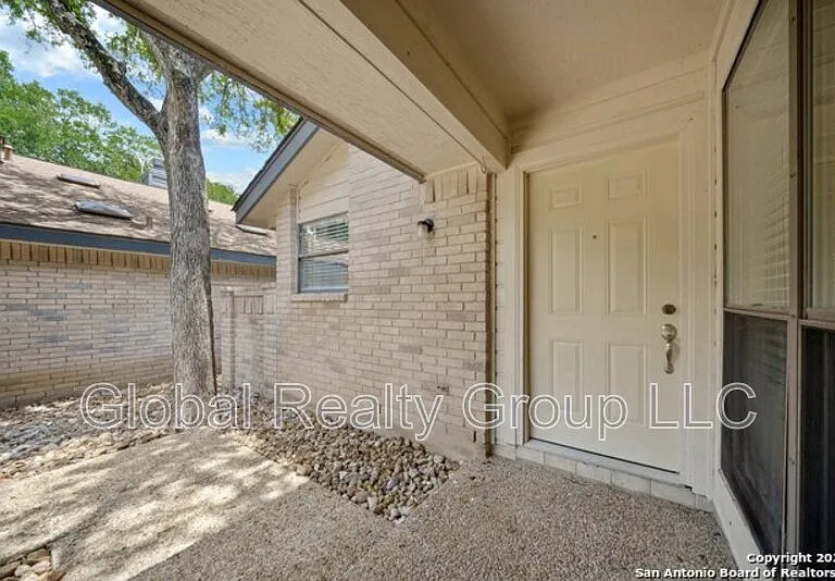 118 Golden Way — Photo 2
