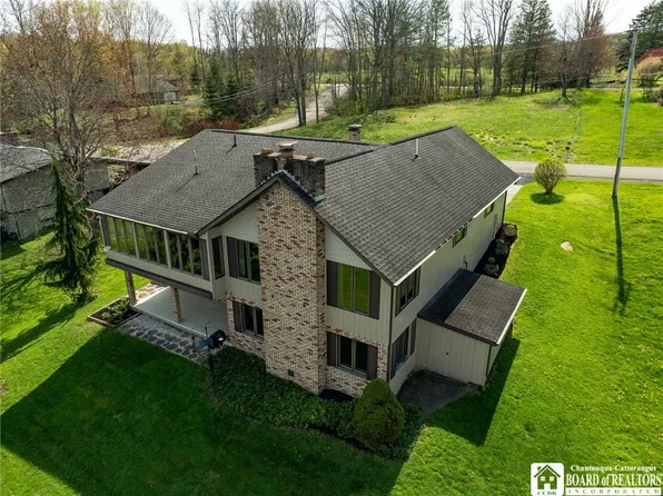 4528 Canterbury Dr, Mayville, NY 14757