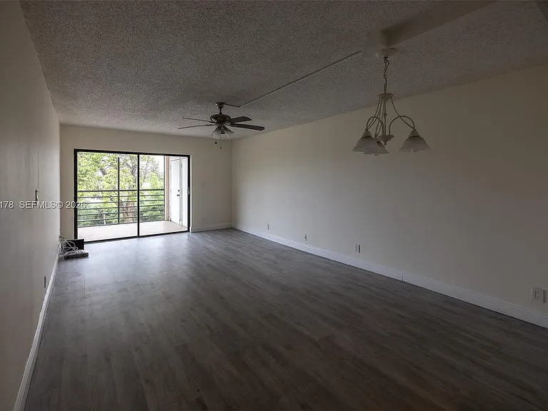9235 SW 8th St #403 — Photo 5