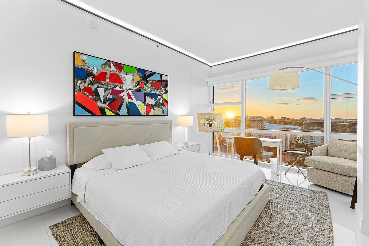 Building Photo - 6801 Collins Ave #Penthouse 01
