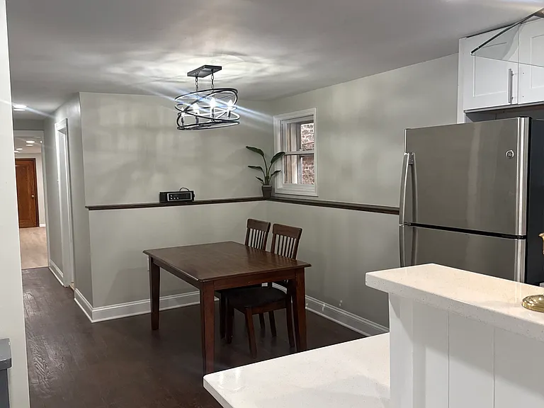 2341 W 24th St #BASEMENT — Photo 5