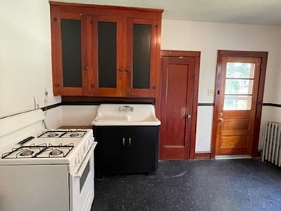 3rd image of 98 S Maple Ave #1