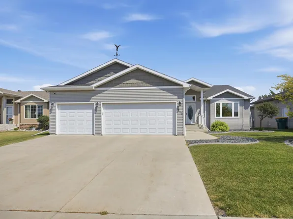 216 30th Ave E, West Fargo, ND 58078