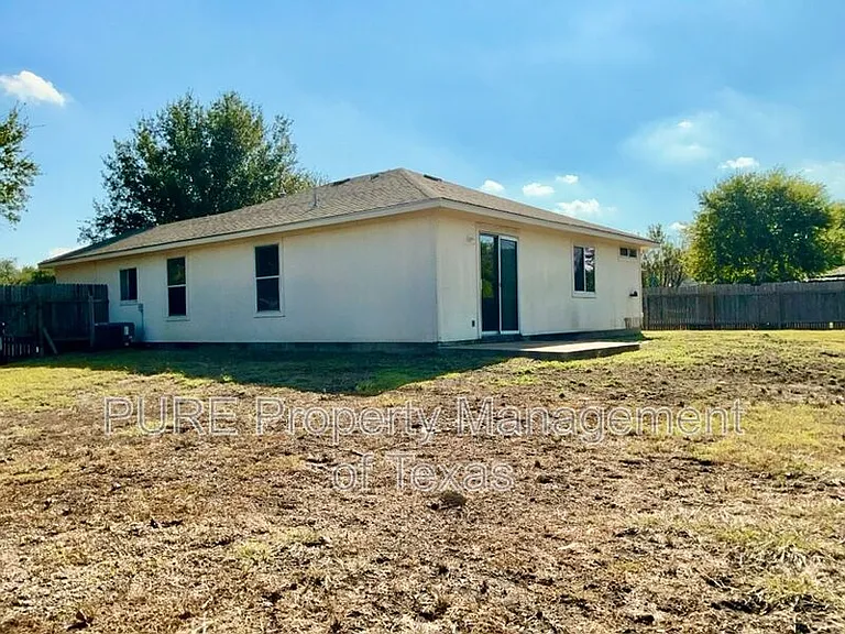 615 Losoya Ct — Photo 20