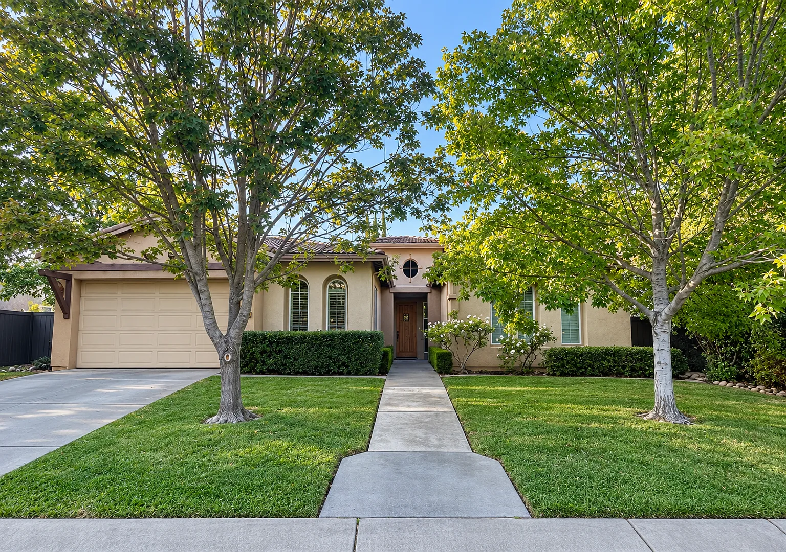 Gorgeous Single-Story Custom Home in the Gated Marinas Community with Pool! — Photo 1