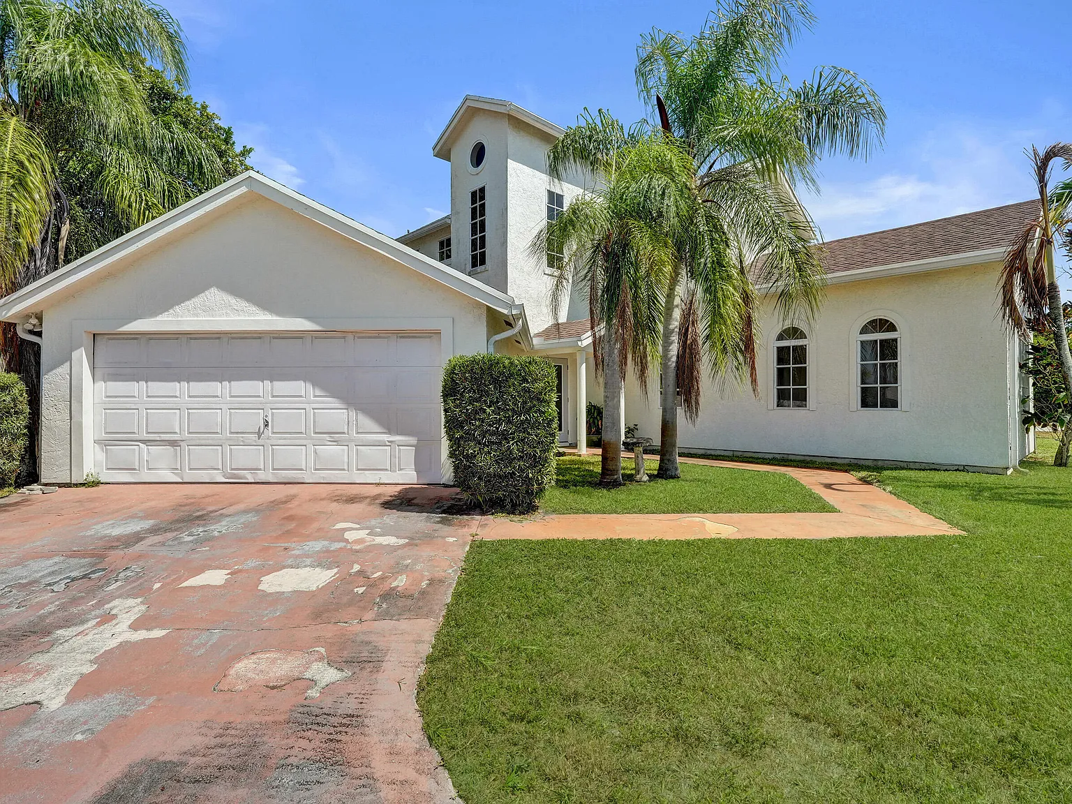 3 bed, 2.5 bath, 2075 sqft, $4,850 — Photo 2