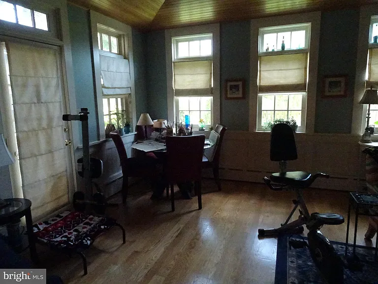411 Delaware St #A — Photo 14