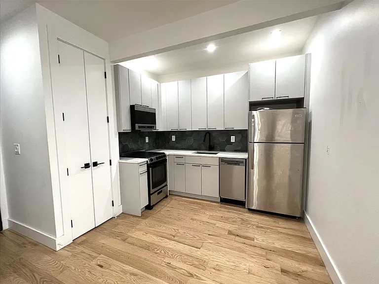 735 Fenimore St #2F — Photo 7