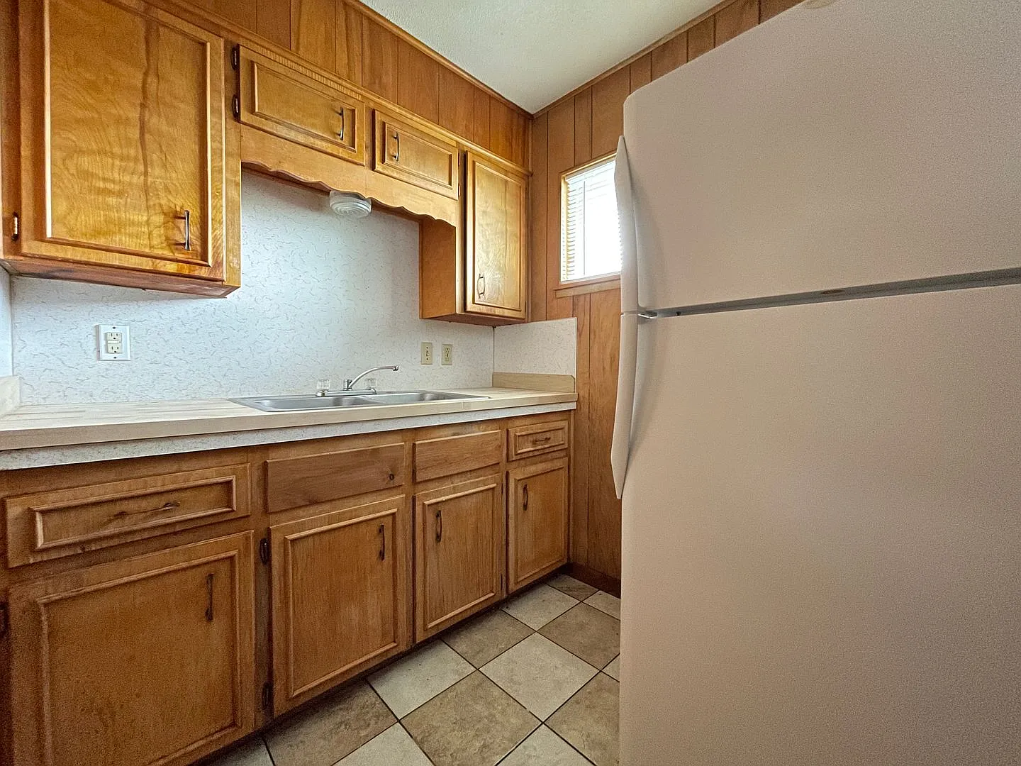 805 W Hallmark Ave — Photo 4