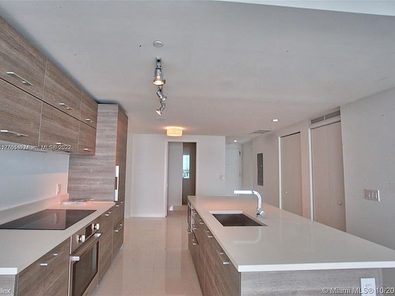 3rd image of 650 NE 32nd St Unit 1603