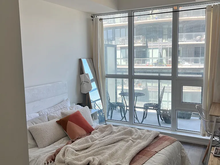 49 E Liberty St #2008 — Photo 9