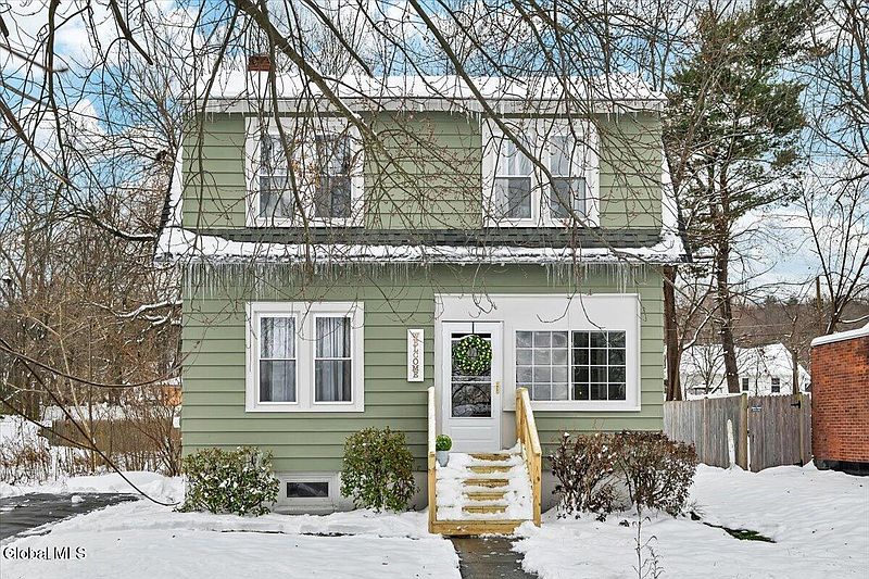 2nd image of 902 7th Avenue
