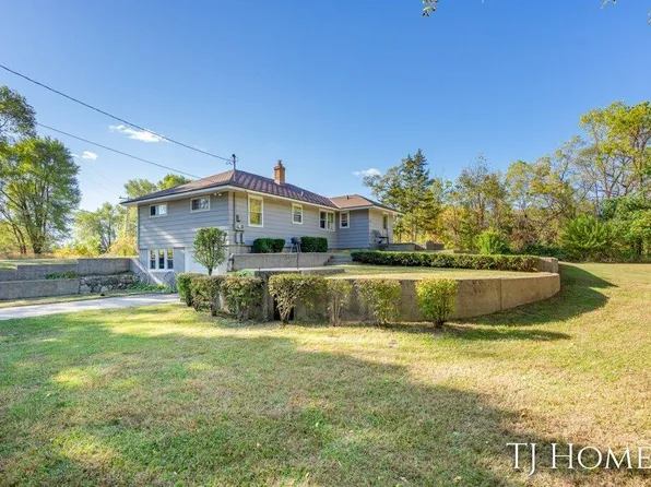 8823 Alpine Ave NW, Sparta, MI 49345