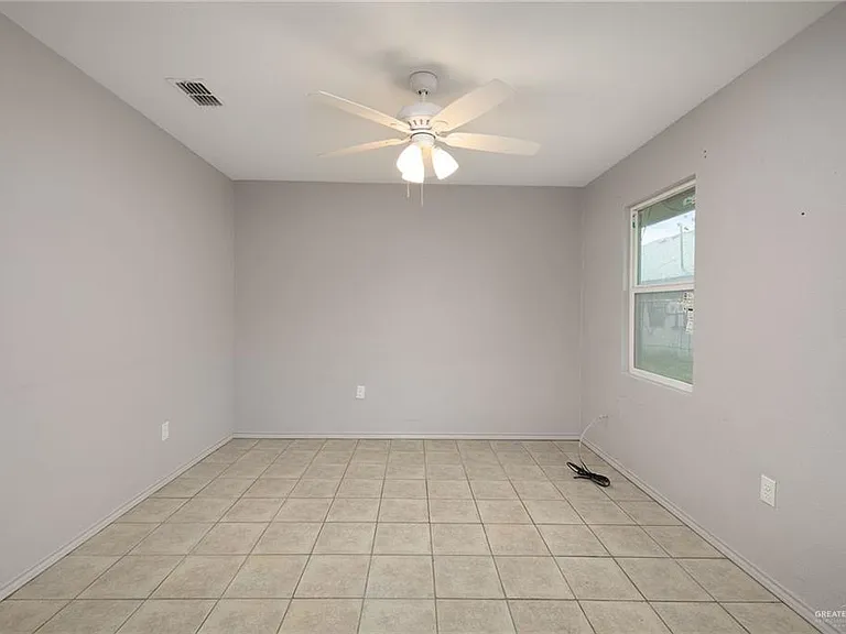 825 W 1st St #4 — Photo 6