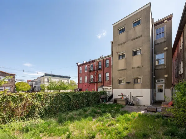 96 Bowers St #2L, Jersey City, NJ 07307