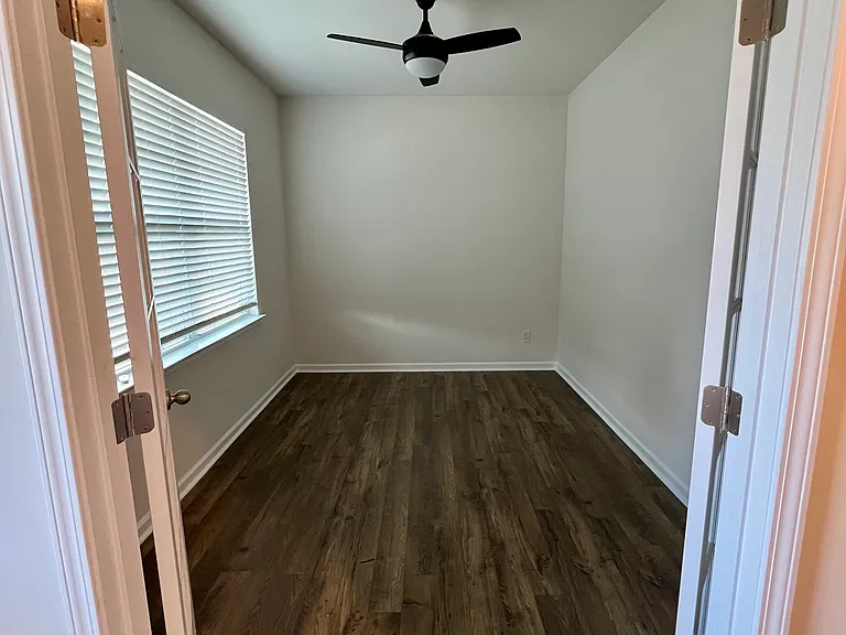 2020 Navarro Rd — Photo 2